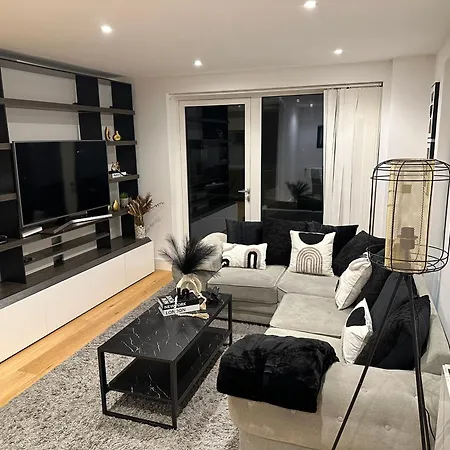 Colindale Luxury Apartment
